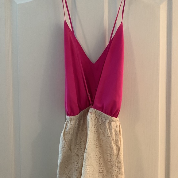 6 Shore road lace and hot pink top romper with pockets - Picture 7 of 8